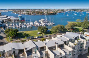  Sailport Mooloolaba Apartments  Мулулаба